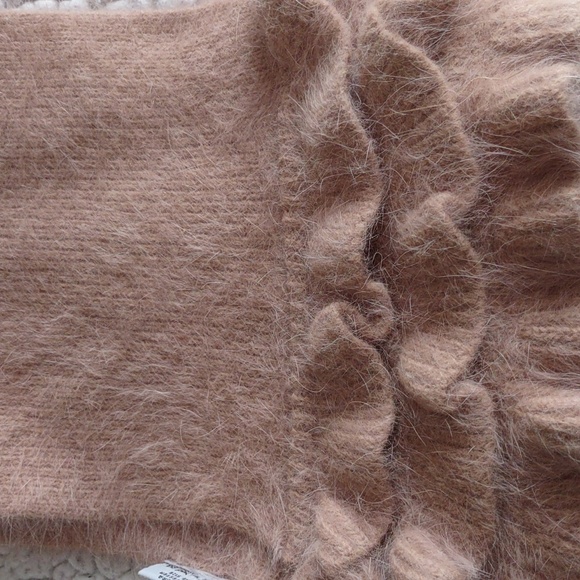 NWT C.C. Fashion Collection Angora Blend Ruffle Tan One Size Scarf - Picture 8 of 8